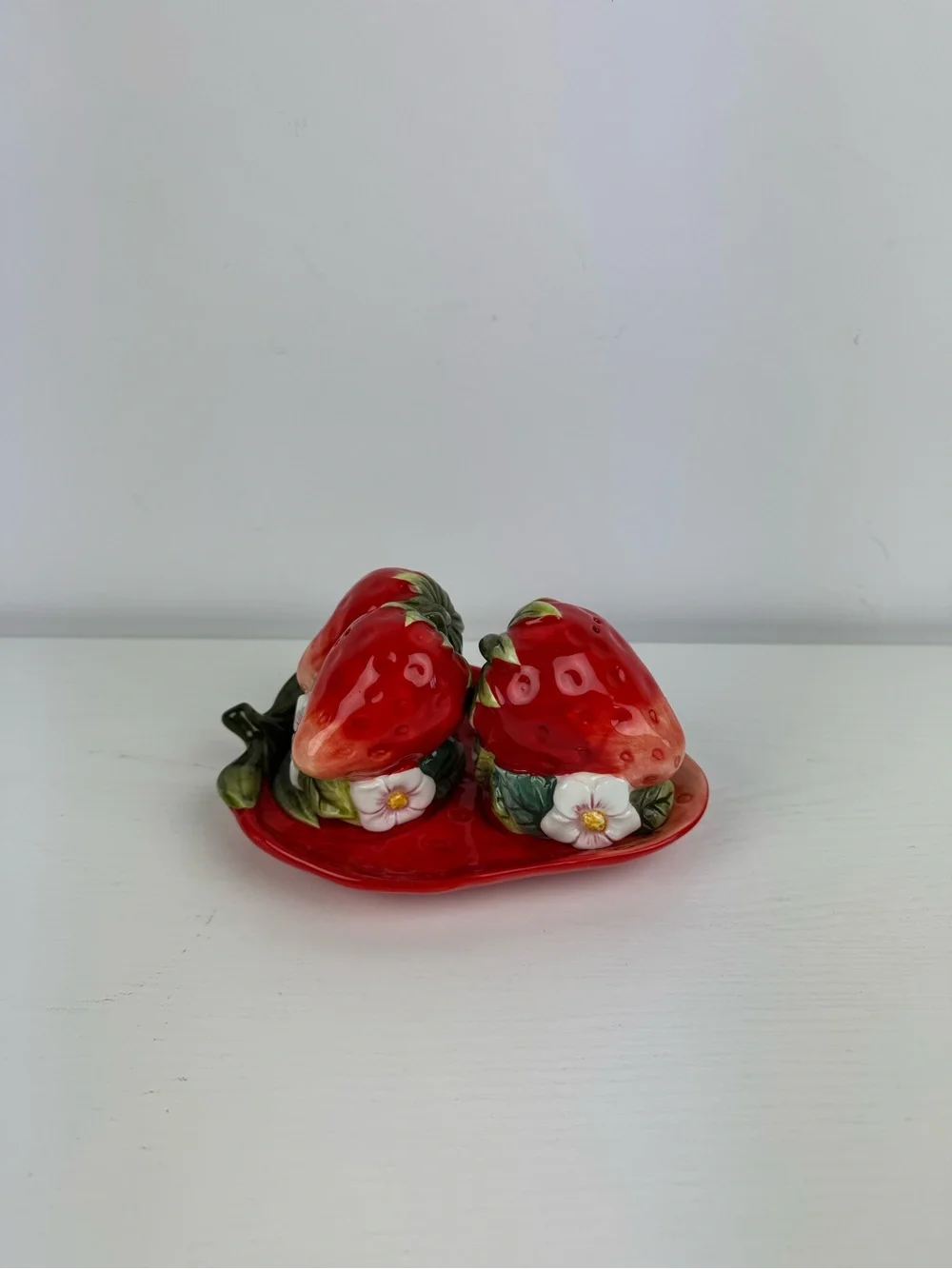 Ceramic‎ Strawberry Salt & Pepper Shakers With Tray by Corner Ruby